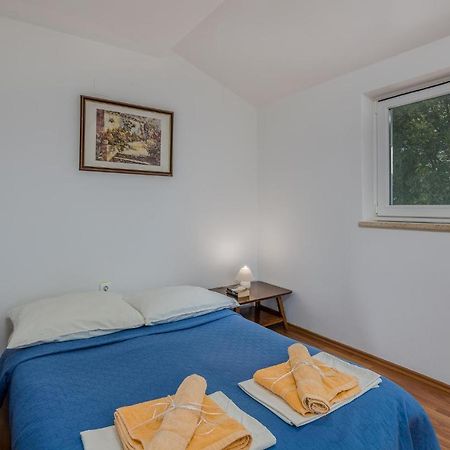 Nice Apartment In Malinska Dubasnica With Kitchen Zewnętrze zdjęcie