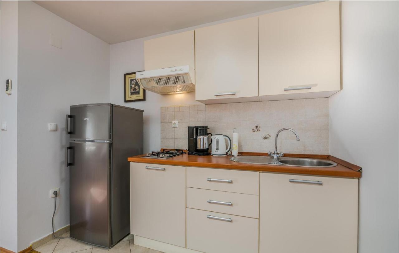 Nice Apartment In Malinska Dubasnica With Kitchen Zewnętrze zdjęcie