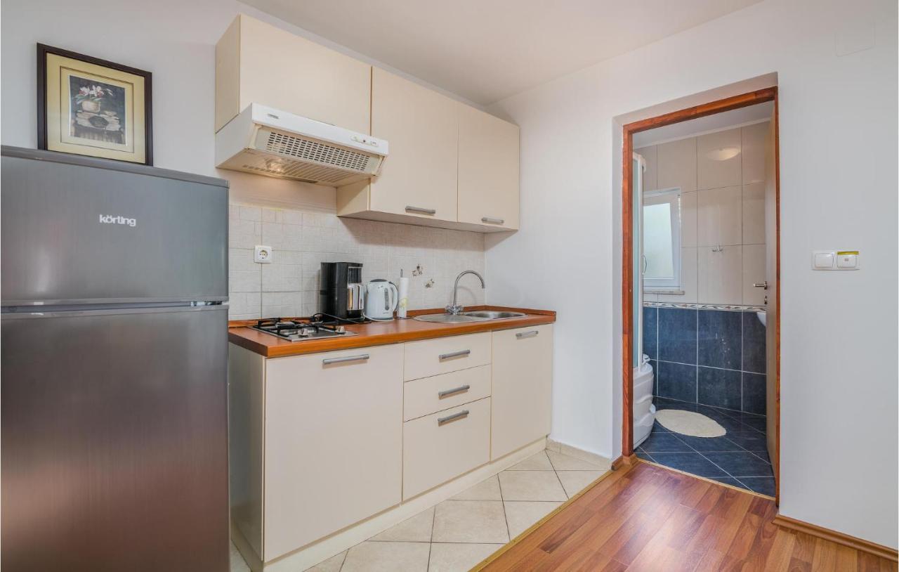 Nice Apartment In Malinska Dubasnica With Kitchen Zewnętrze zdjęcie